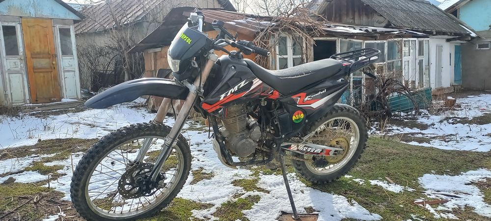 Мотоцыкл эндуро.