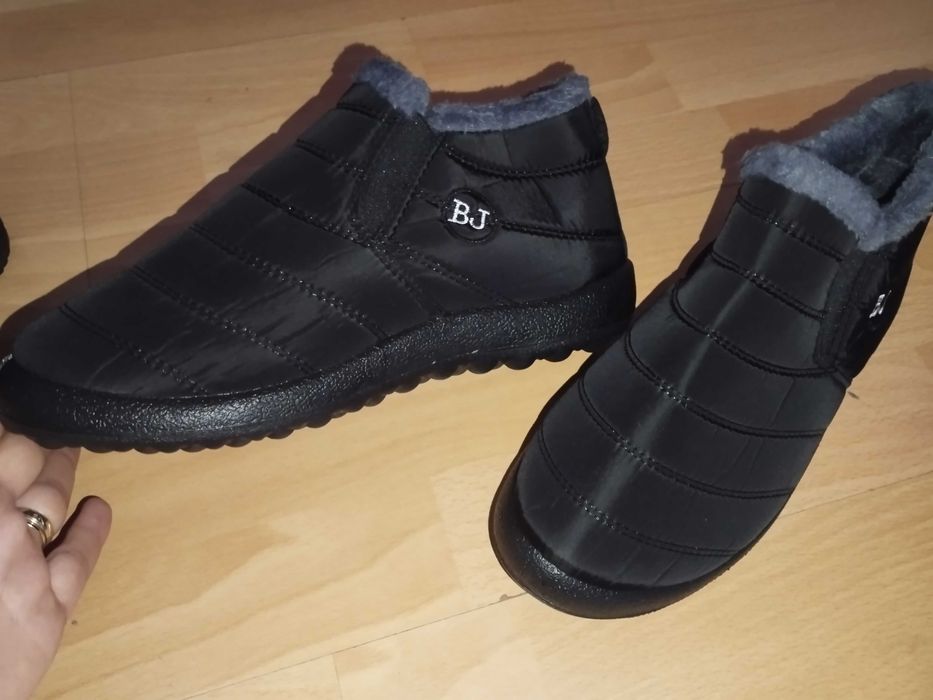 Обувки Нови номер 35 и номер 41, 42