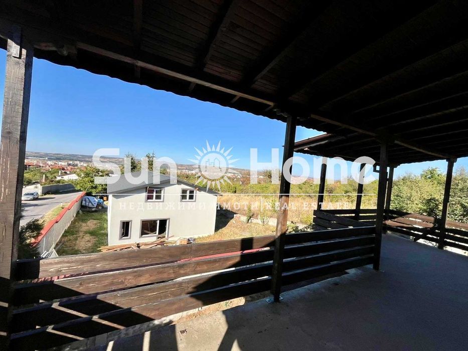Вила  с панорамна гледка и просторен двор в гр. Харманли