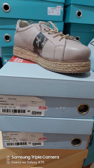 Кроссовки, женские