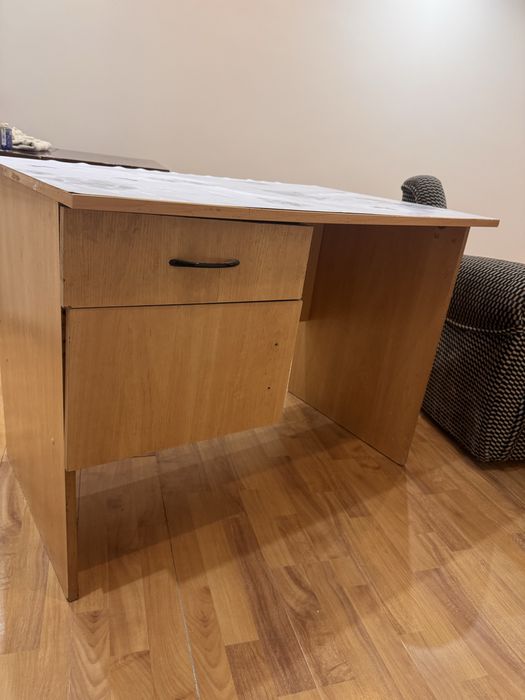 Отдам диван и стол бесплатно, самовывоз