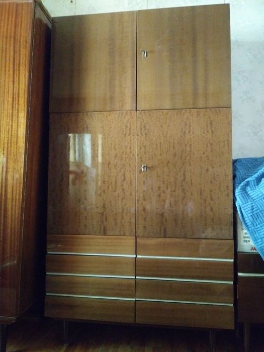 Шкаф-комод, 2 в одном, можно поставить верхний отсек на ножки. 168 × 1