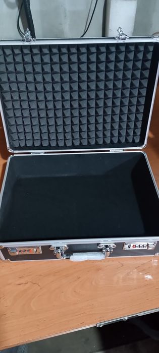 Кейс, чемоданчик