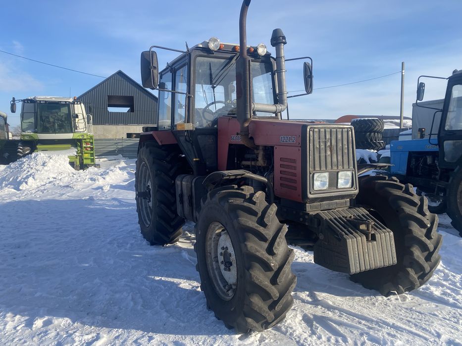 Продам трактор 1221