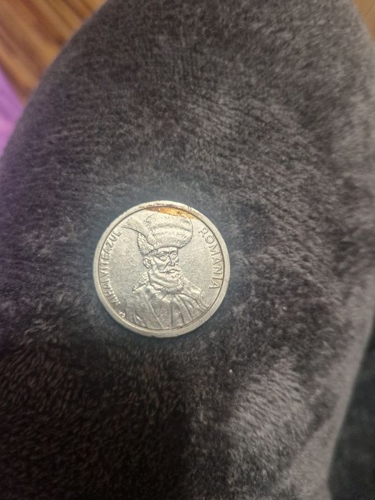 Vand monezi de 100 lei