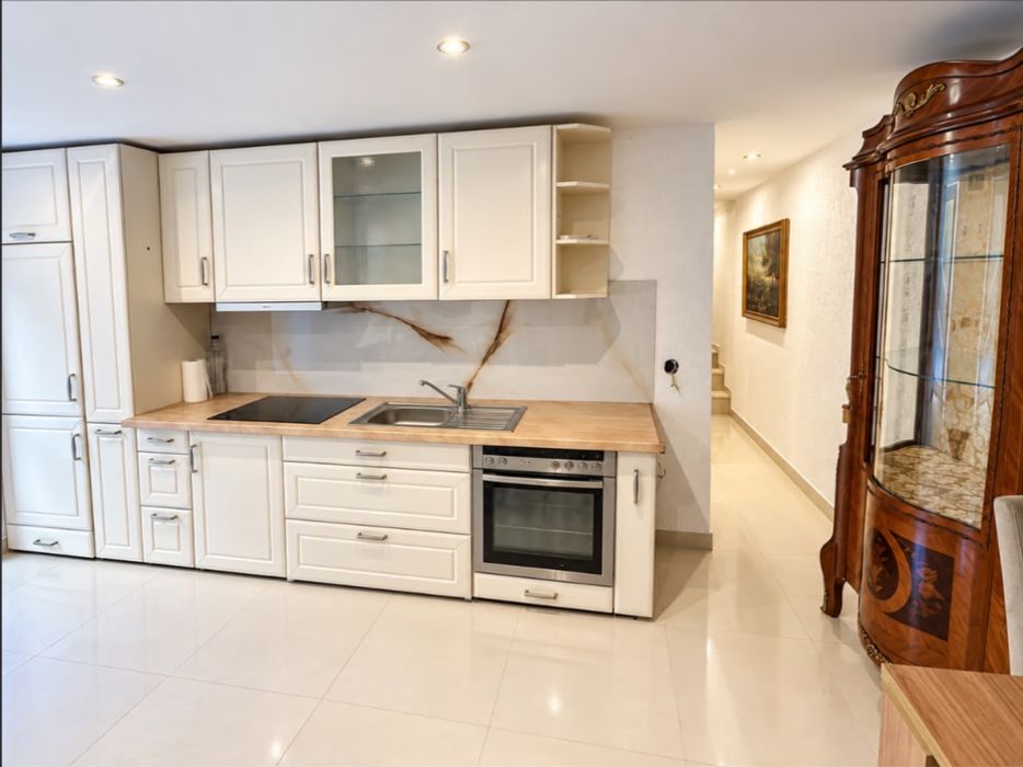 Inchiriez apartament  parter  in arad . Bulevardul revolutiei