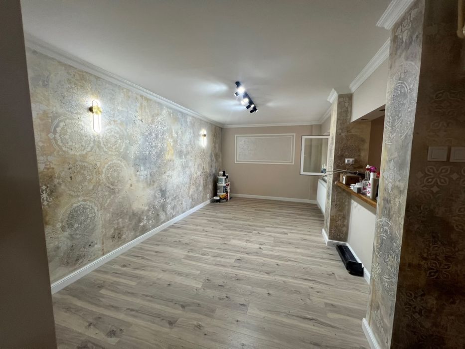Vand apartament decomandat pe mioritei