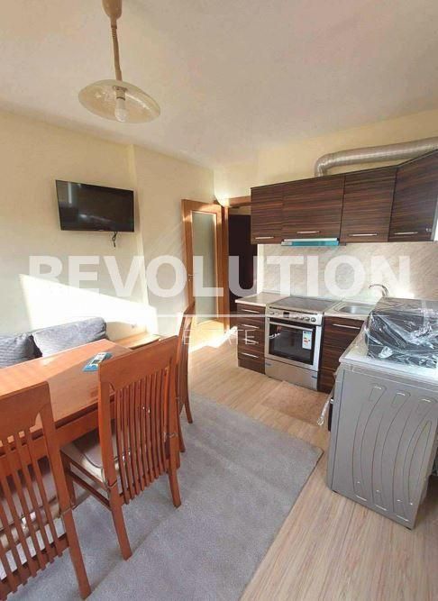 Дава се под наем Двустаен апартамент в Варна, Лятно кино Тракия - 50 кв.м за 448.8 € - Снимка #1