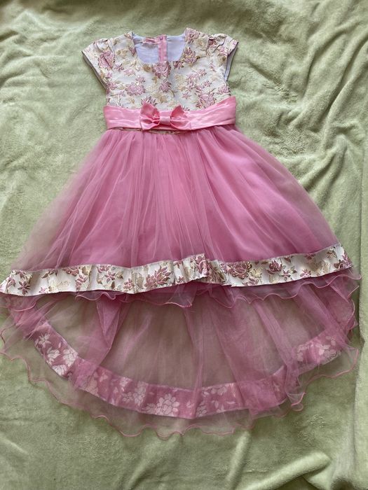 Платье розовое