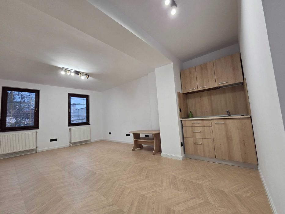Inchiriere clădire de birouri 200 mp, curte privată, acces independent – ultracentral în Ploiești - langa Colegiul Ion Luca Caragile
