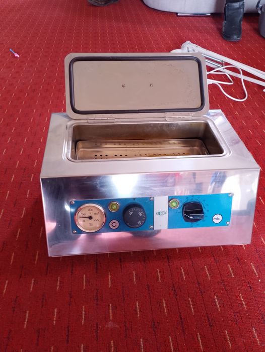 Sterilizator uscat Titano și lampă cu lupă