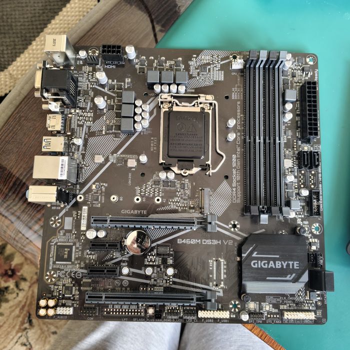 Материнские платы разные.