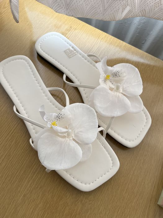 Летни чехли с цветя