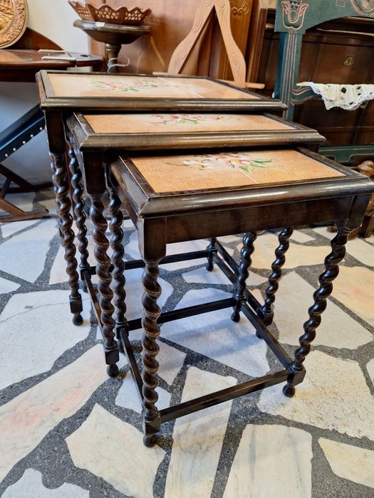 К - т три помощни масички с плочки