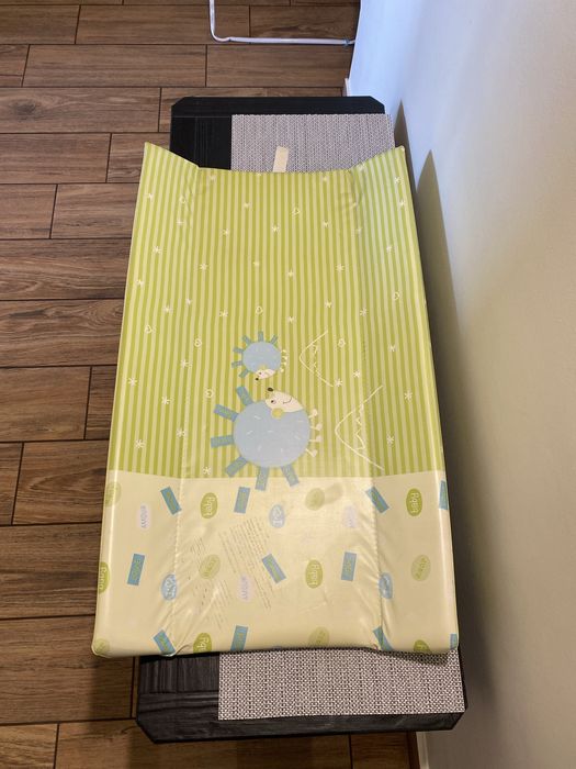 Masa de infasat pentru bebelus