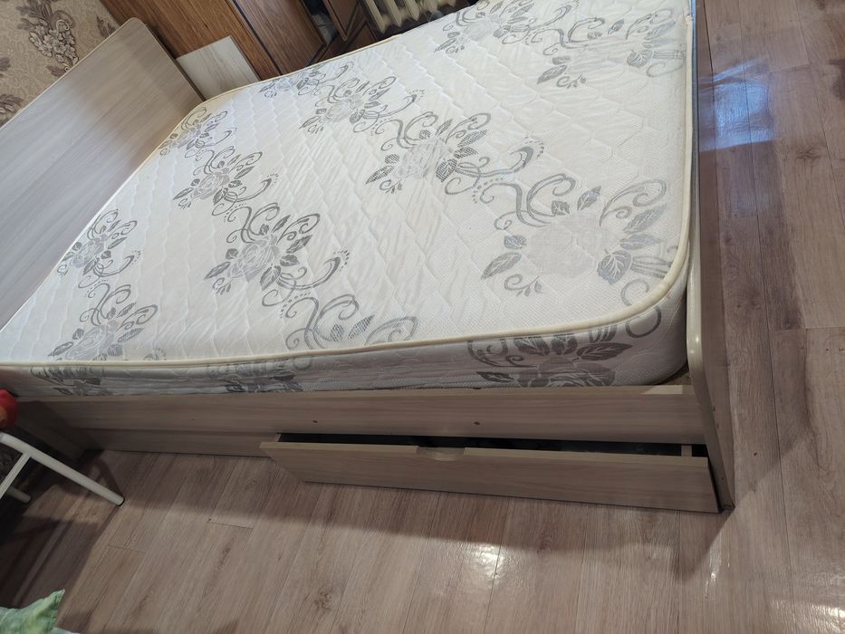 Двухспальная кровать