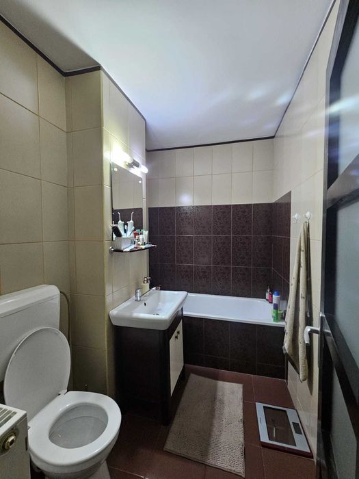 Vând apartament 2 camere decomandat zona Lipovei