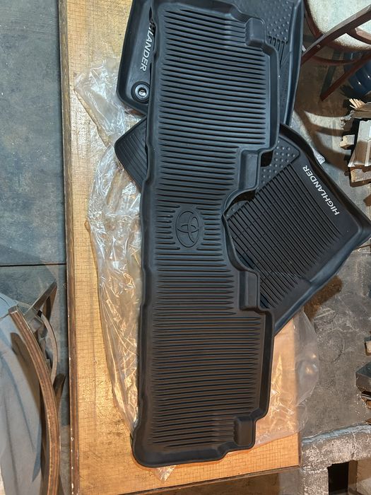 Продам оригинальные коврики на Хайлендр