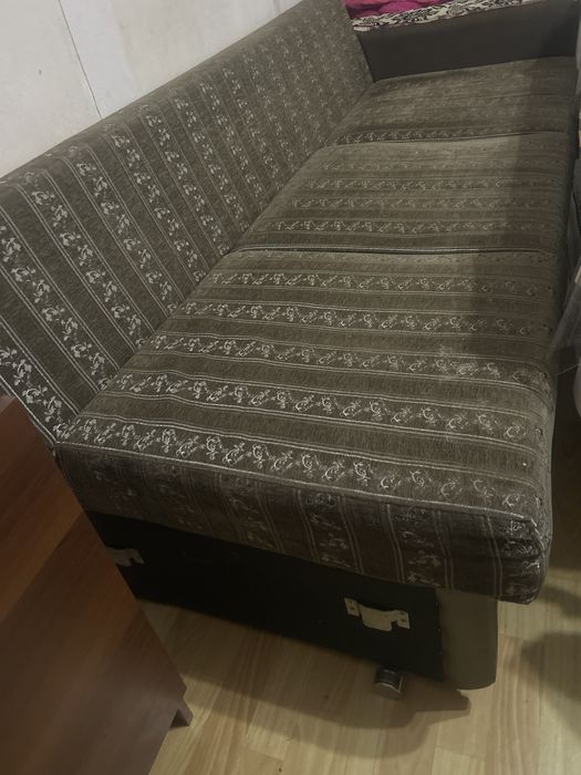 Продоется тройка уголок диван- 15000т,стол книжка-5000,компют ст-5000т