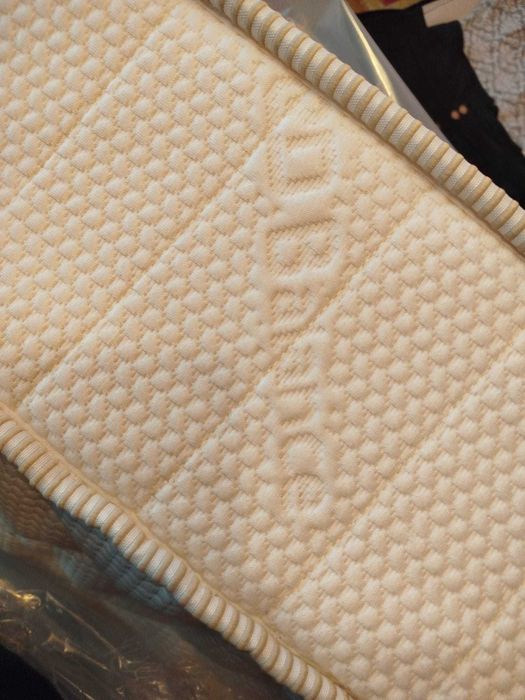 Продавам ортопедичен матрак на Тед Favourite Nova Ortopedic в отлично състояние.