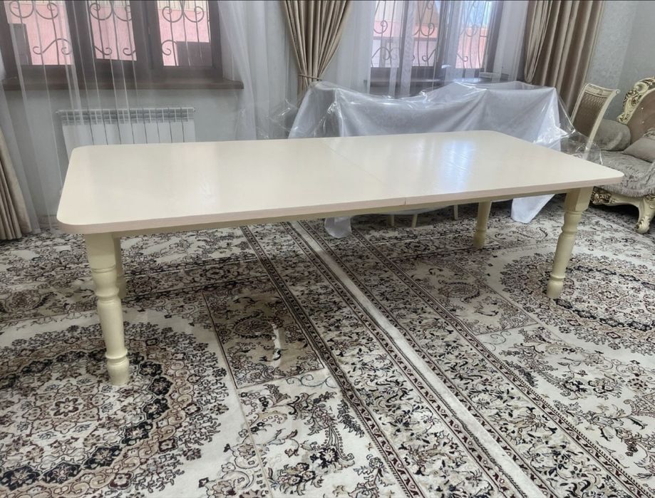 Срочно продам стол для гостиной