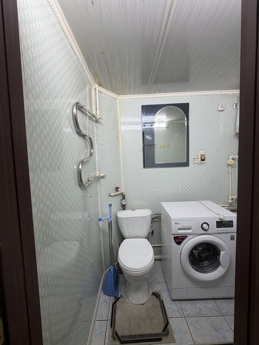 Продам 2 комнатную квартиру .