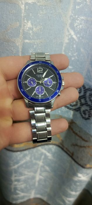Продам часы CASIO  оригинал со всей документацией