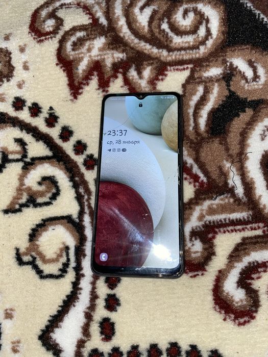 Samsun A12 holati yaxshi