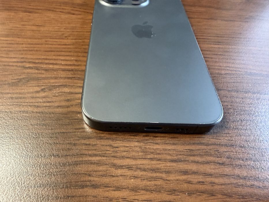 iPhone 15 Pro Black с  батерия 100%