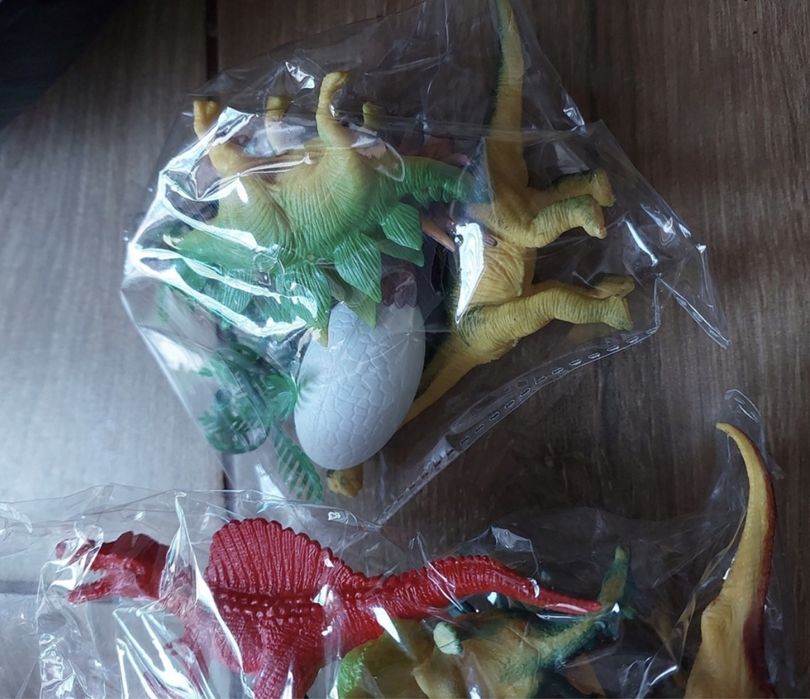 Игровой набор с динозаврами