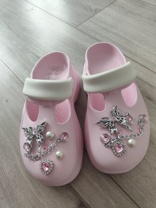 Продам кроксы модные с джиббитсами