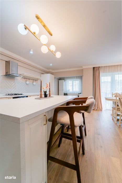 Apartament 4 camere 2locuri parcare, balcoane și lift