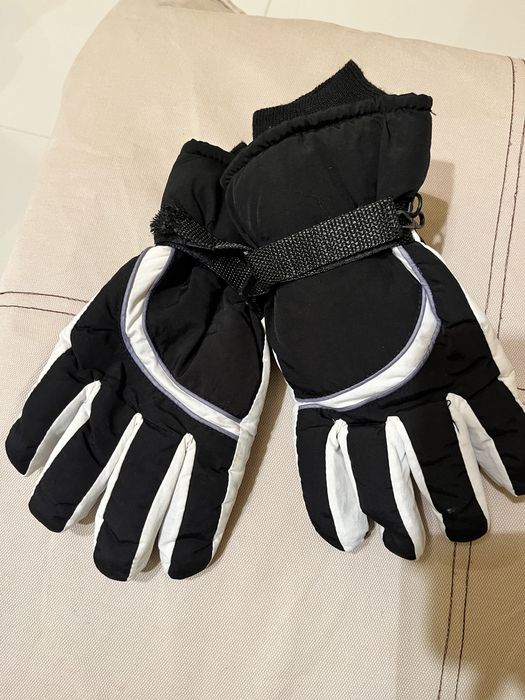 Manusi  dana  alb cu negru