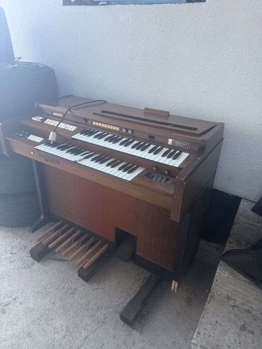 Pian din lemn de vânzare