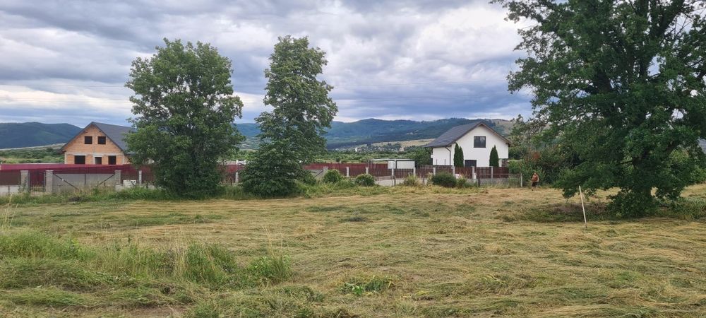 Vând teren intravilan, zonă foarte liniștită