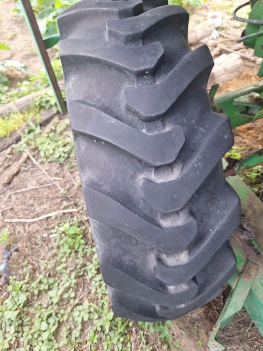 Set anvelope combină agricolă (23.1-26 și 12.5/80-18) cu jante - Stare bună