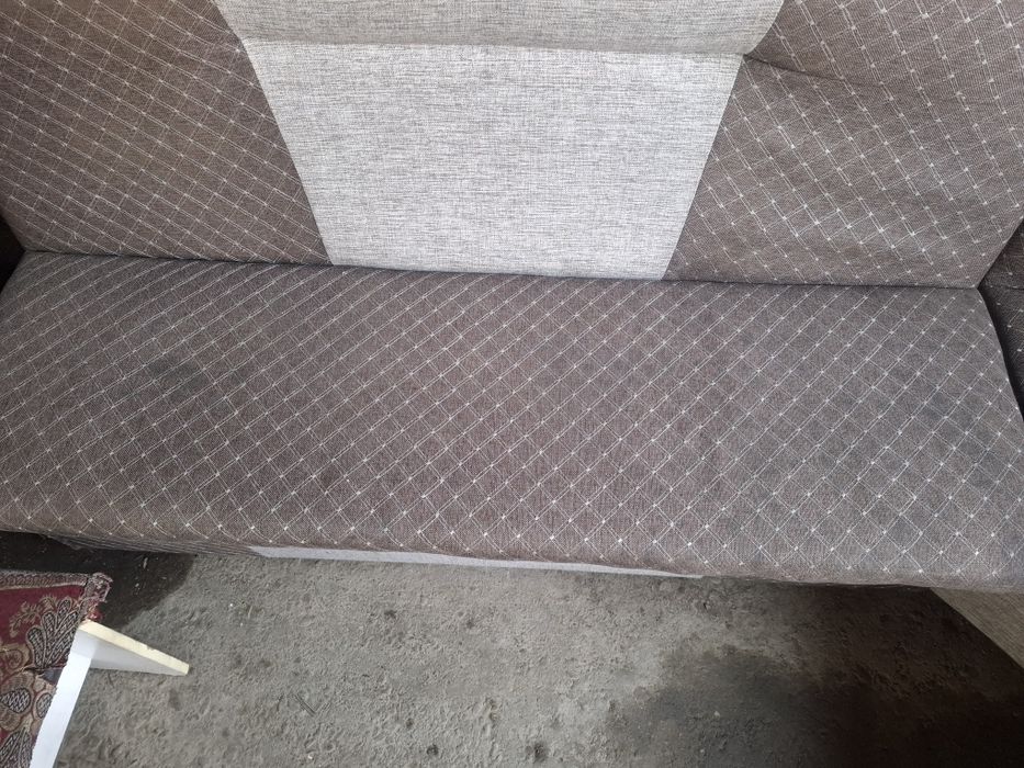 Продам уголок и  стол