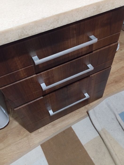 Продам кухонную тумбу