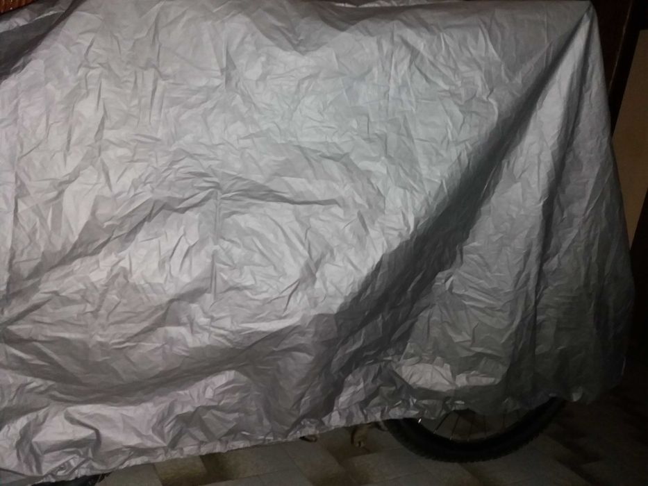 Prelata husa moto scuter bicicleta motocicleta S 200x100cm impermeabila gri sau neagra. Protejeaza impotriva soarelui, ploii, grindinei, prafului