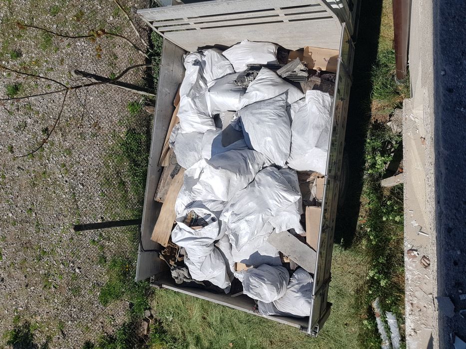 Извозване строителни отпадъци.Най -добри цени! 160лв на камион