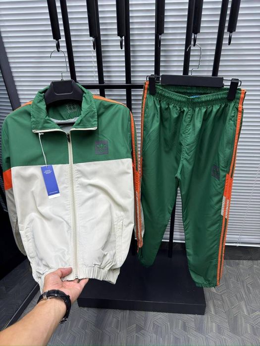 Trening Adidas.Model top.Calitate luxury.Toate mărimile disponibile