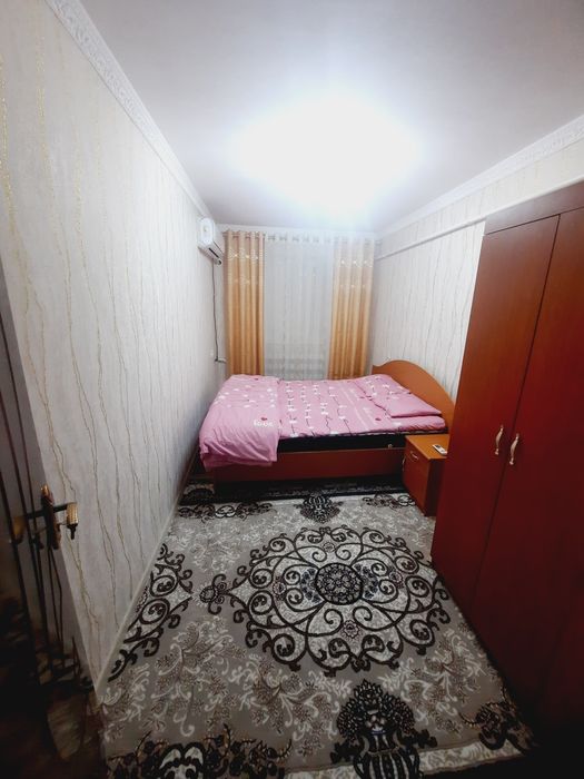 Урганч шахар шарк бозор ёнида 2хонали квартира 3хона килинган сотилади