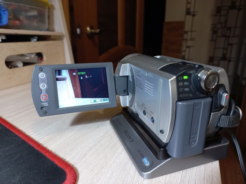 Видеокамера Sony DCR-SR40E