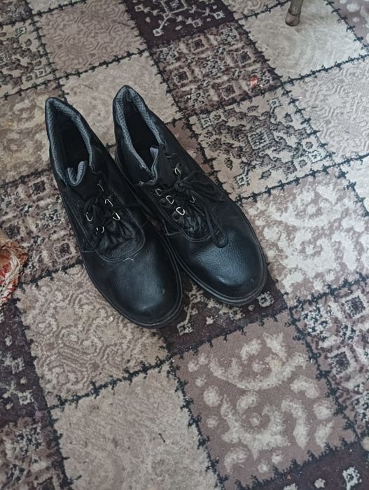 Рабочие ботинки .