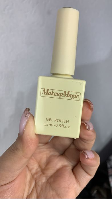 Продам лаки 60 штук