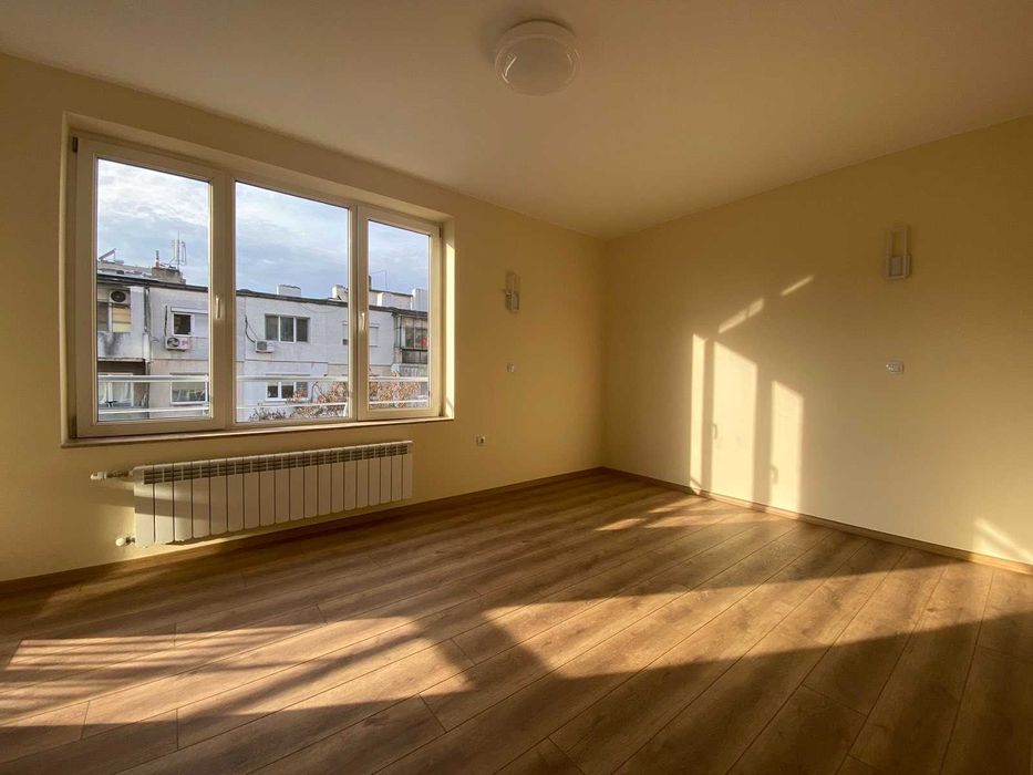 Продава се Тристаен апартамент в Бургас, Зорница - 130 кв.м за 1850 €/кв.м - Снимка #11