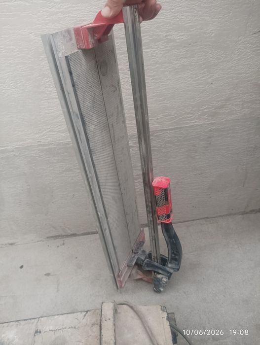 Compressor va kafel kesgich