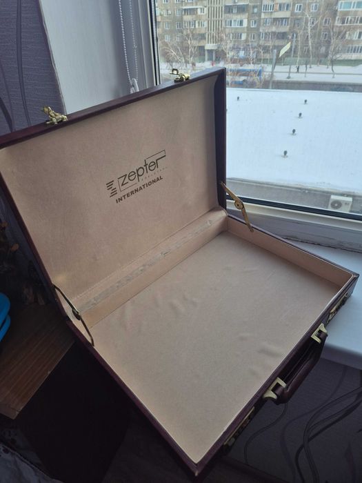 Дипломат с кодовым замком