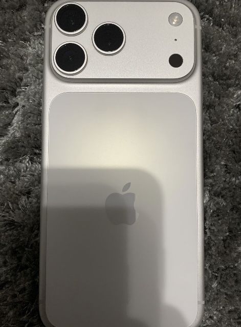 Vand urgentt iphone 17 pro max