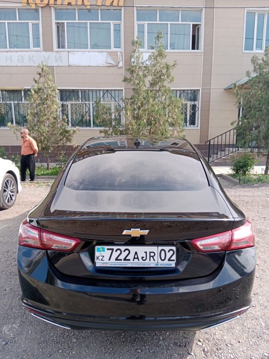 Машина шевролет малибу